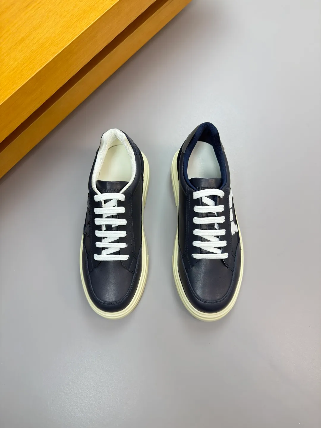 Men's men's shoes 💰440 [New style] 🏃‍♂️🏃‍♂️[Ferragamo] Ferragamo - High-end quality original order·Casual sports shoes -Upper: 🔝Nappa calfskin, suede calfskin, shoe body. Sewing brand totem, tongue air pressure brand logo -Inner: water-dyed cowhide -Outsole: ultra-light TPU foam rubber; molded outsole -Ultra-high quality control and fine workmanship: outstanding (high-end, extravagance, grade) -Size: 38-45 (46, can be customized)